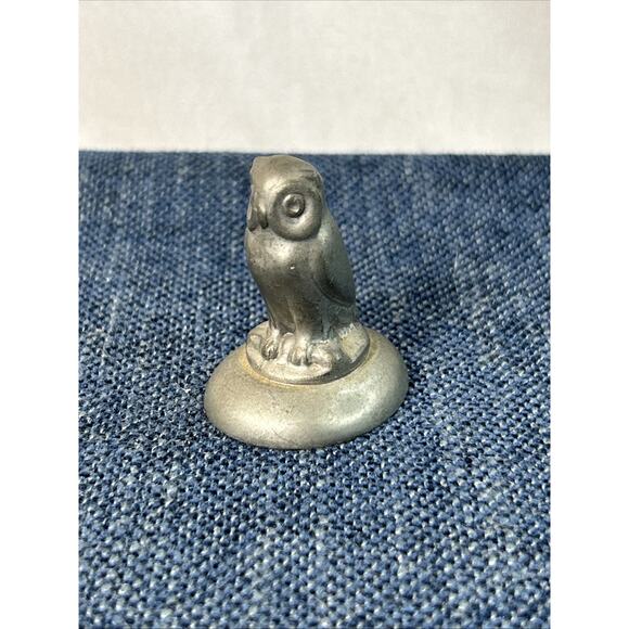 Vintage Shirley Pewter Miniature Owl Figurine Williamsburg Virginia 1 1/2” High - Picture 2 of 7